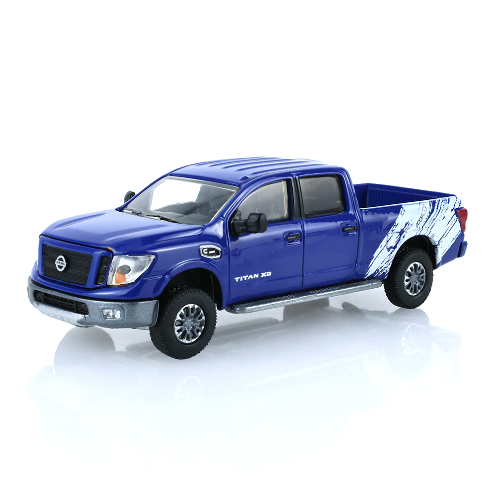 2018 Nissan Titan XD Pro‐4X ‐ Custom Deep Blue Pearl with Livestock Trailer
