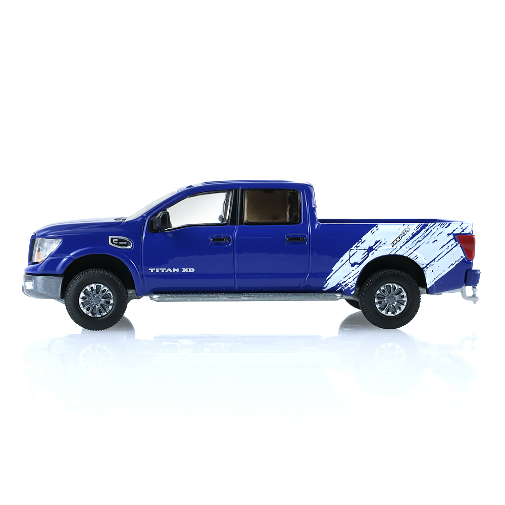 2018 Nissan Titan XD Pro‐4X ‐ Custom Deep Blue Pearl with Livestock Trailer