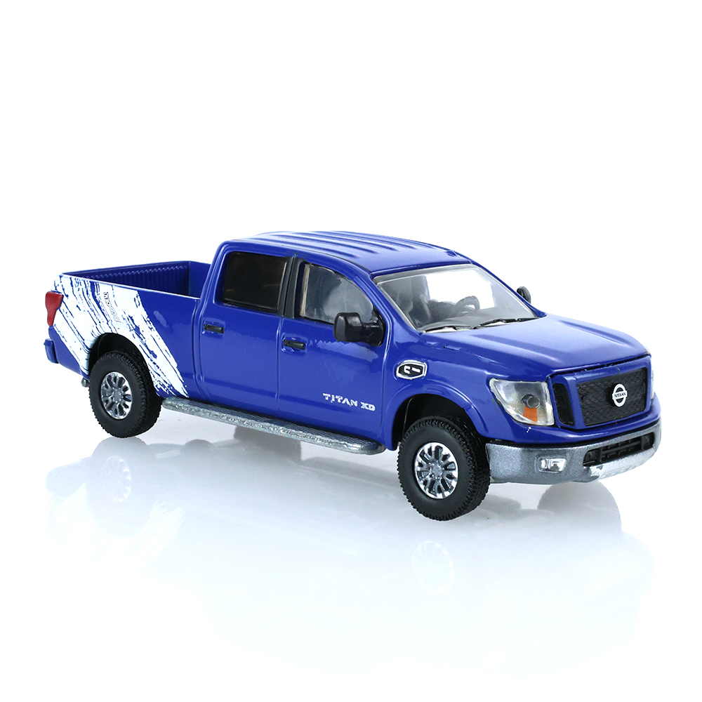 2018 Nissan Titan XD Pro‐4X ‐ Custom Deep Blue Pearl with Livestock Trailer