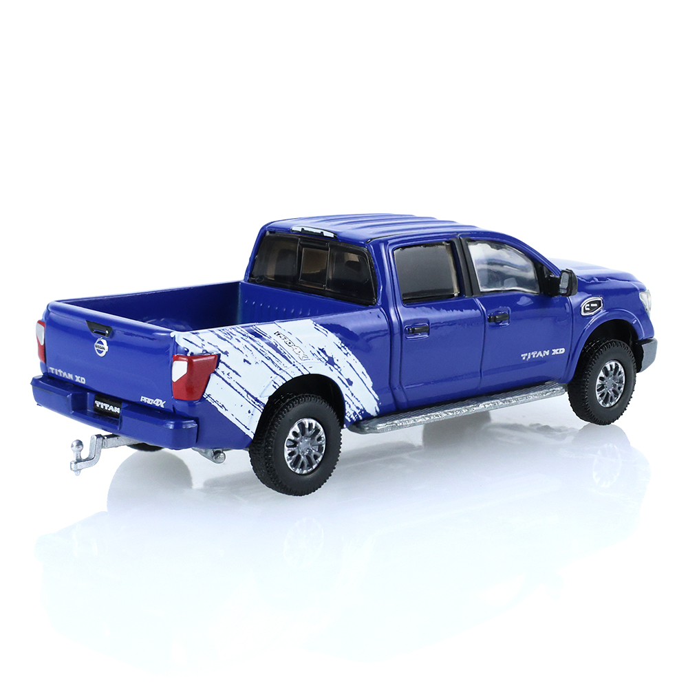 2018 Nissan Titan XD Pro‐4X ‐ Custom Deep Blue Pearl with Livestock Trailer