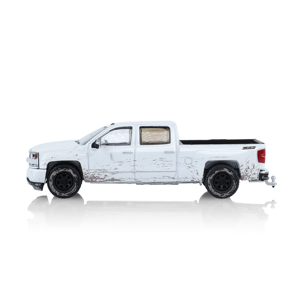 2016 Chevrolet Silverado – White (Weathered)